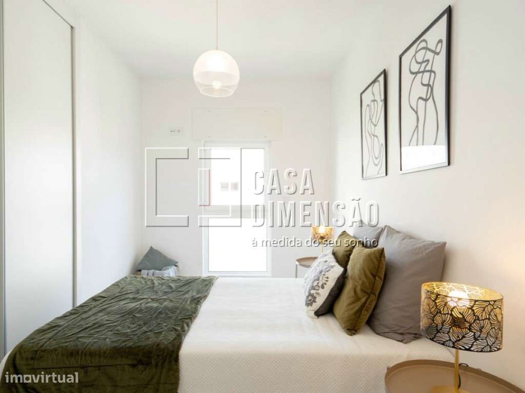 Apartamento T3 em Benfica com Varandas, Estacionamento e Totalmente...-31