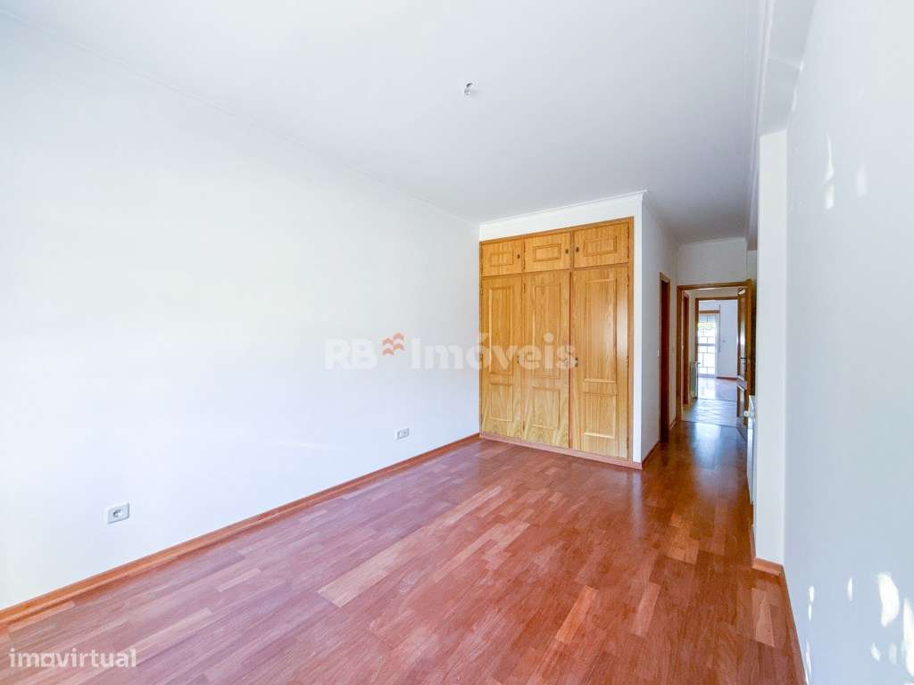 Apartamento T3 novo com garagem-16