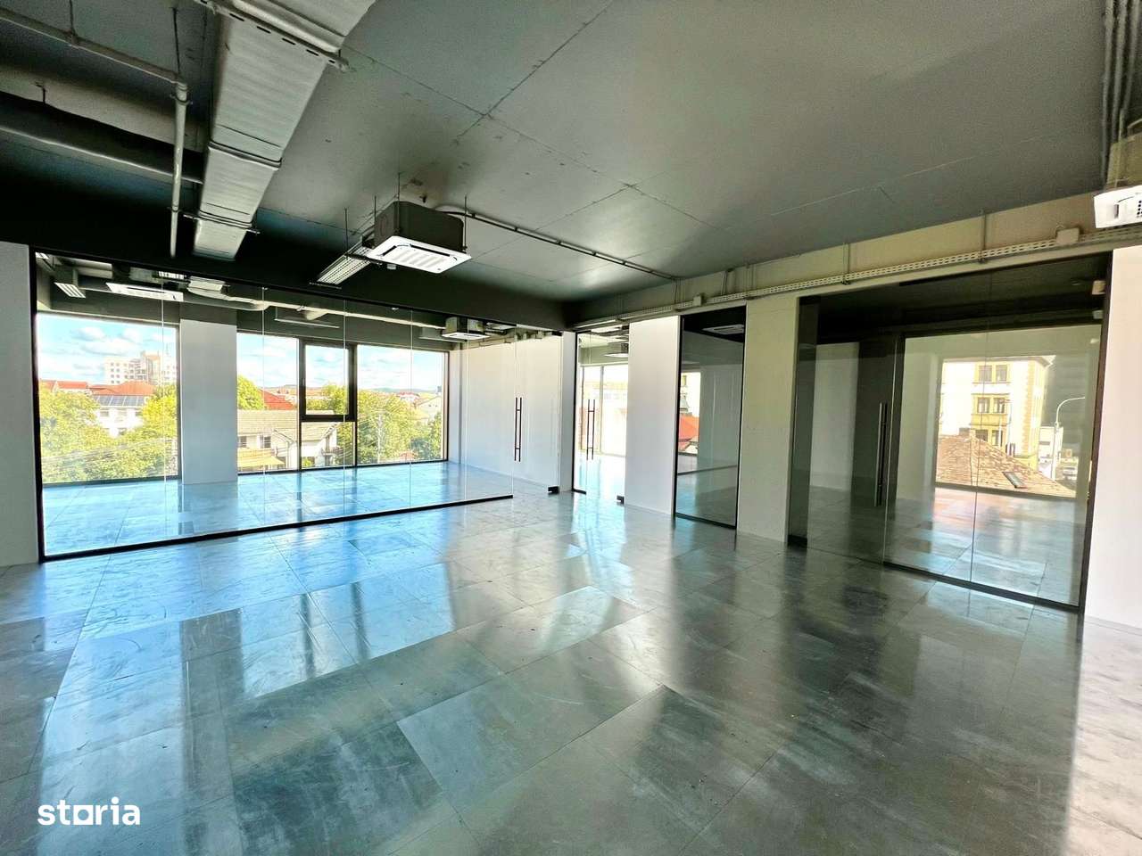 Spatiu de birouri de inchiriat in cladire moderna - Imagine principală: 3/8