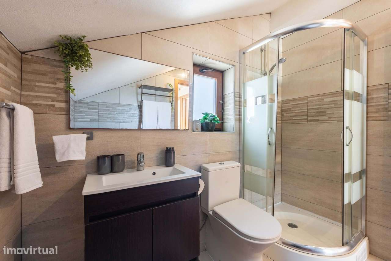 Casa tradicional reformada com grande jardim em Budens-32