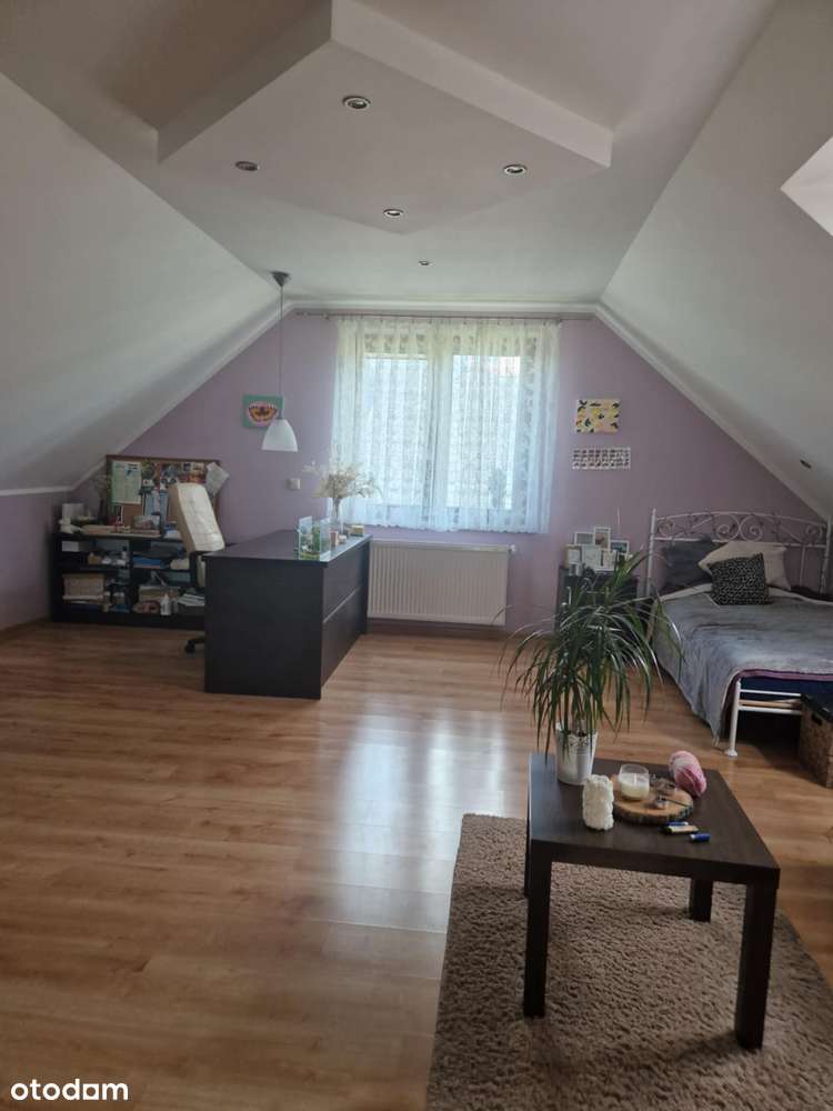 Przestronny dom z garażem i pięknym otoczeniem-7