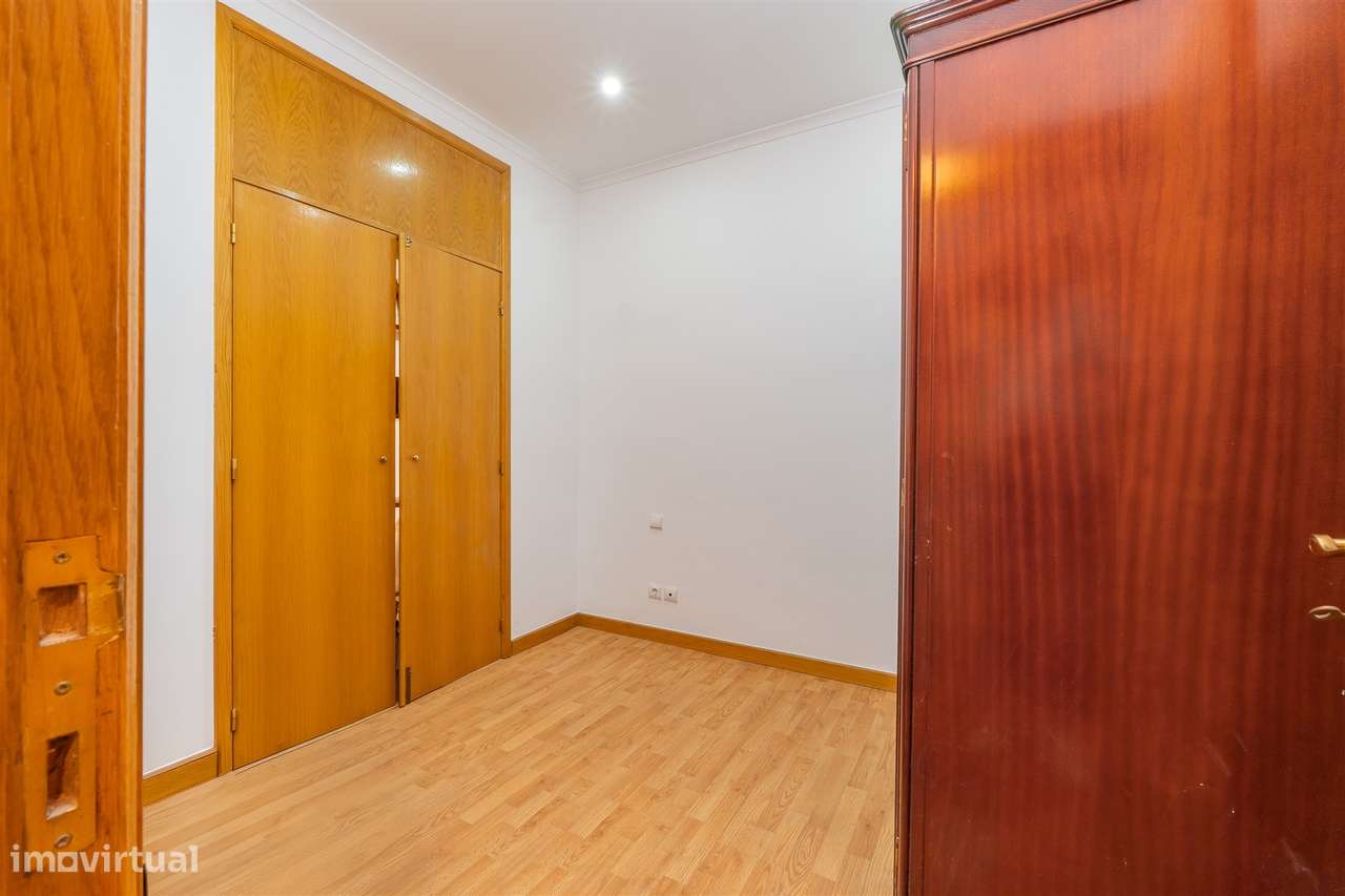 Apartamento T3 em Arroios – Charme clássico no coração de Lisboa-14