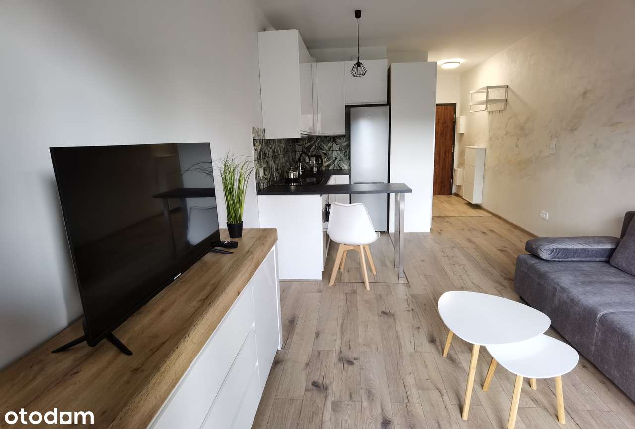 Kawalerka z dużym balkonem w centrum – další