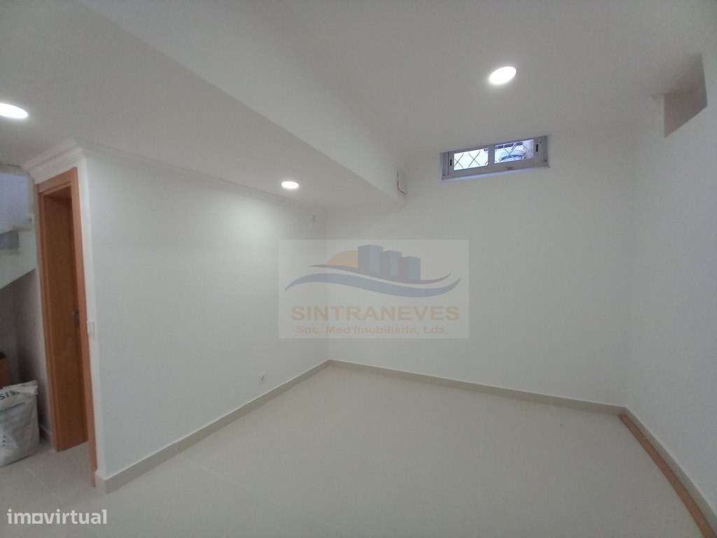 Moradia T3+T3 totalmente remodelada, com terraço, 4 casas de banho,...-50