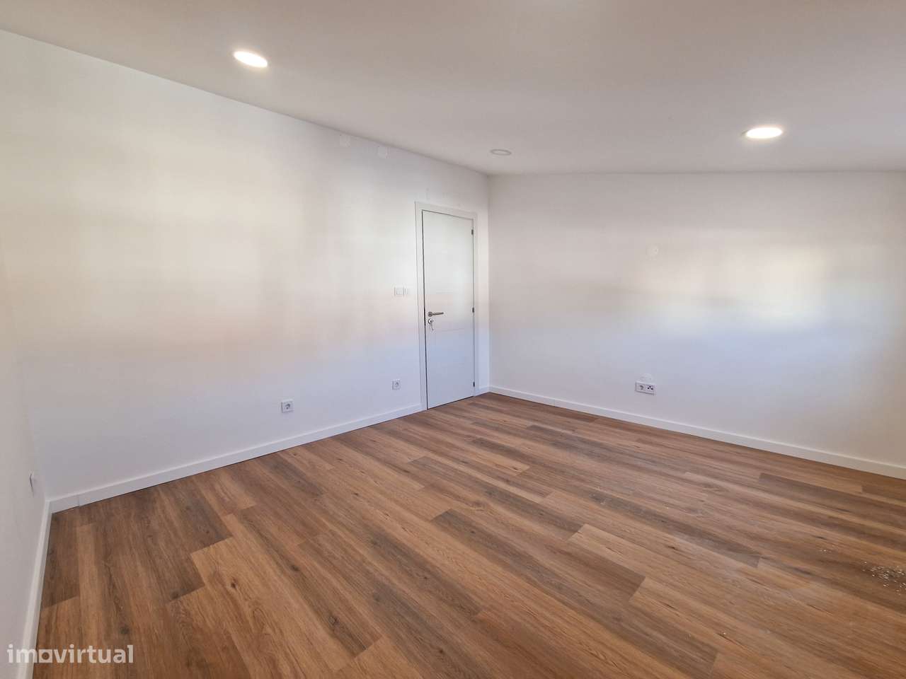 Moradia 4 ass. totalmente remodelada - possibilidade de quarto no r/c-22