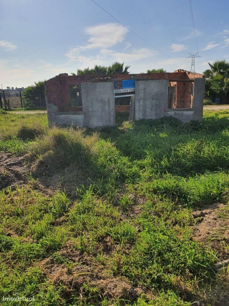 Terreno urbano nos Arados Samora Correia