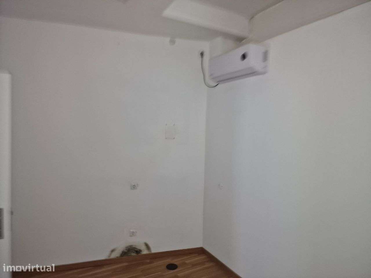 Loja com 223m2 junto á Av. da Boavista Porto-4