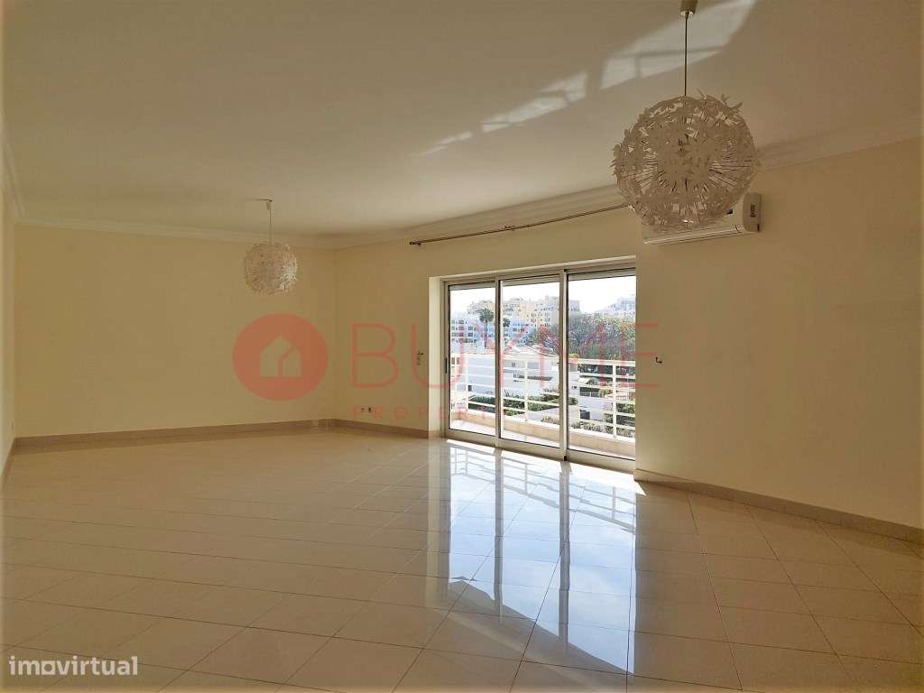 Apartamento T3 Moderno com Varanda na Marina de Vilamoura - Grande imagem: 3/23
