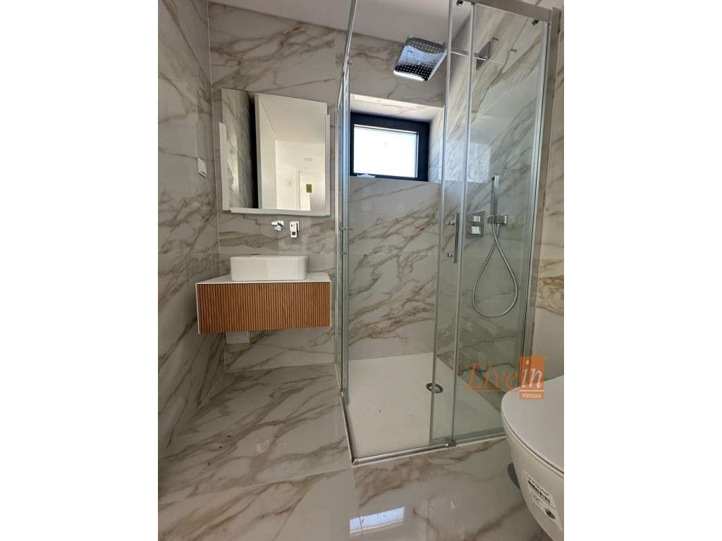 Moradia T3 de Luxo com Vista de Mar em Ribamar-23