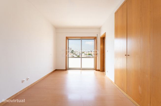 Apartamento T3 com duas varandas, garagem e arrumos, Maia-27