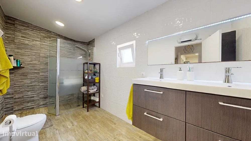 Moradia térrea T2 renovada Charneca de Caparica, garagem box 2 carros-5