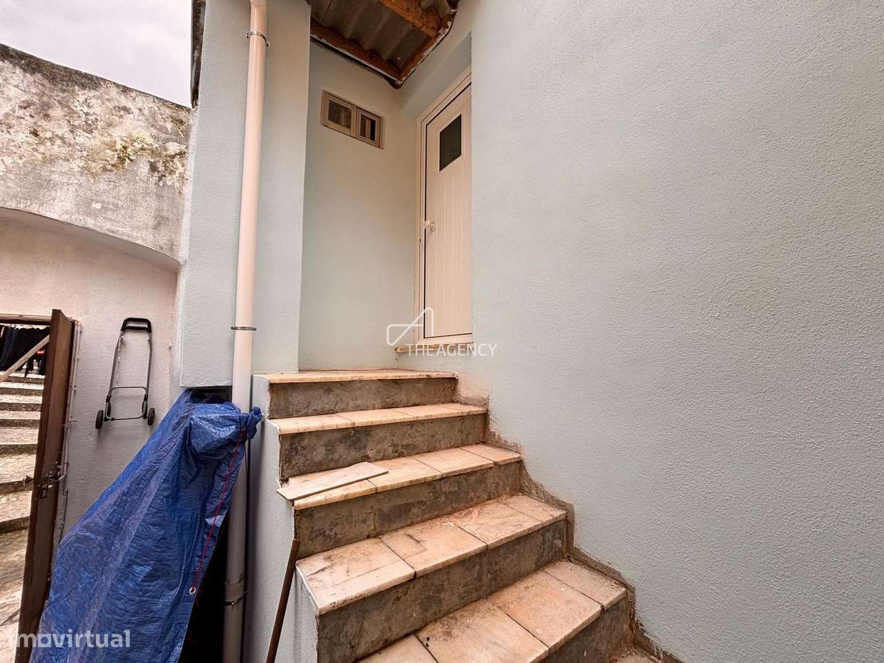 Prédio p/ Investimento em Alhandra  - 2 Estúdios para Restaurar-25