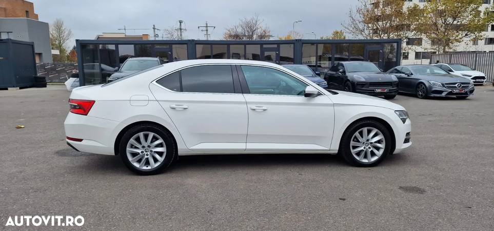 Skoda Superb 2.0 TDI DSG SportLine - 9