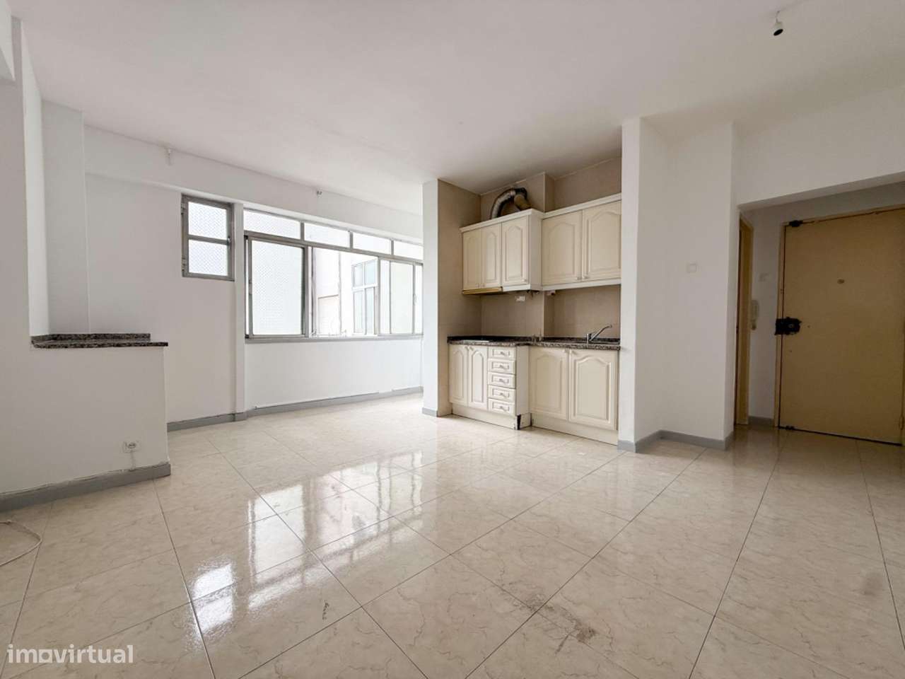 Apartamento T1 com Elevador e Metro a 300m – Reboleira, Amadora-7