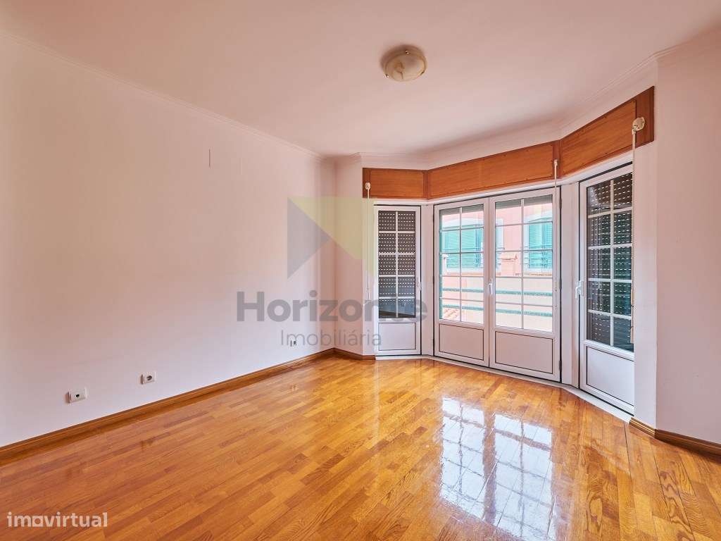 Moradia T4 com Excelente Localização-19