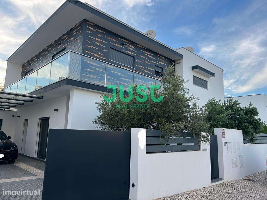 Moradia isolada T5 e garagem na Quinta de Santa Maria - Grande imagem: 4/53