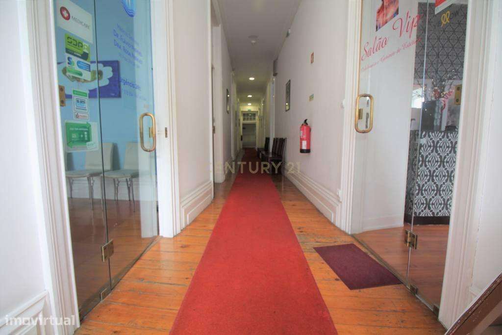 Edifício a gerar Rendimento Comercial com Potencial Habitacional - Grande imagem: 5/11