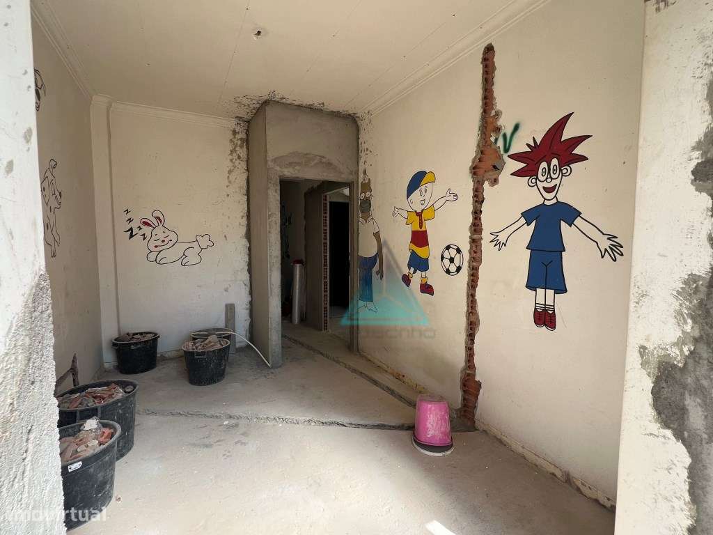 Apartamento T3 em remodelação Cova da Piedade situado num 2º andar ...-17