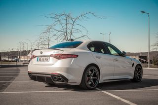 Alfa Romeo Giulia 2.9 V6 Bi-Turbo AT8 Quadrifoglio