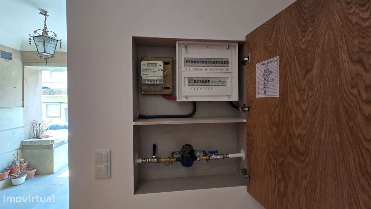 T3 Remodelado, com cozinha equipada às Portas de Benfica-38