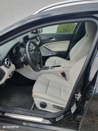 Mercedes-Benz GLA 200 7G-DCT Urban - 6