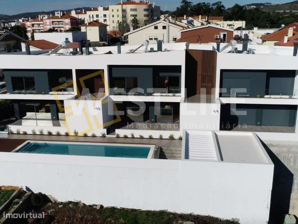 Moradia T4 condomínio fechado com piscina aquecida e espaços verdes... - Grande imagem: 5/50
