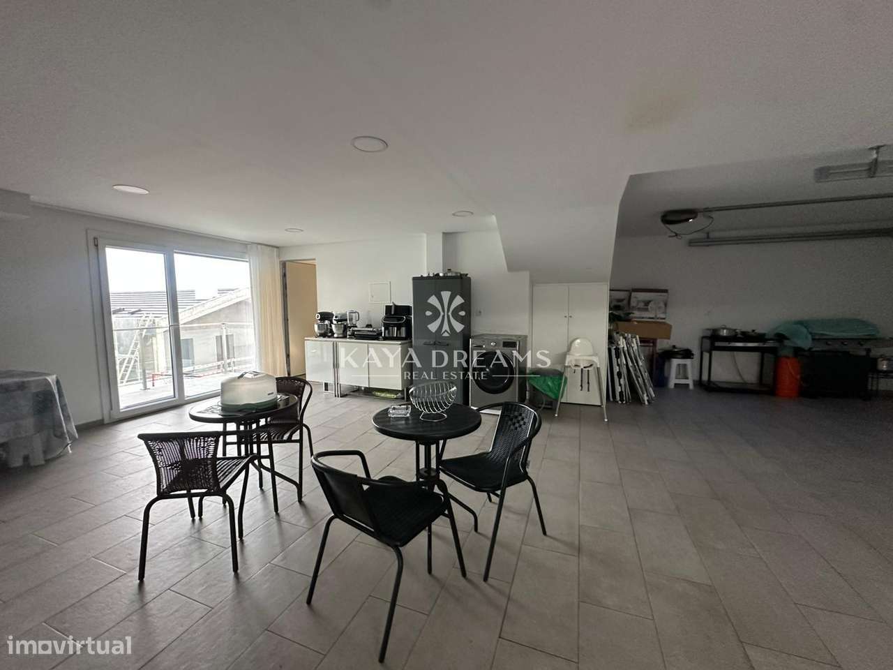 Moradia Semi Nova T4 de Luxo em Famões, a um Passo de Lisboa-29