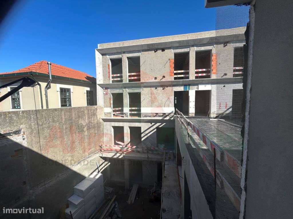 T0 - c/ lugar de garagem - A Brito Capelo - Grande imagem: 5/17