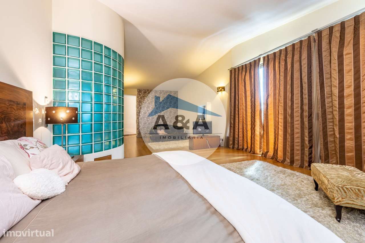 Exclusiva Propriedade de Luxo com Áreas Generosas e Próxima das Praias-39