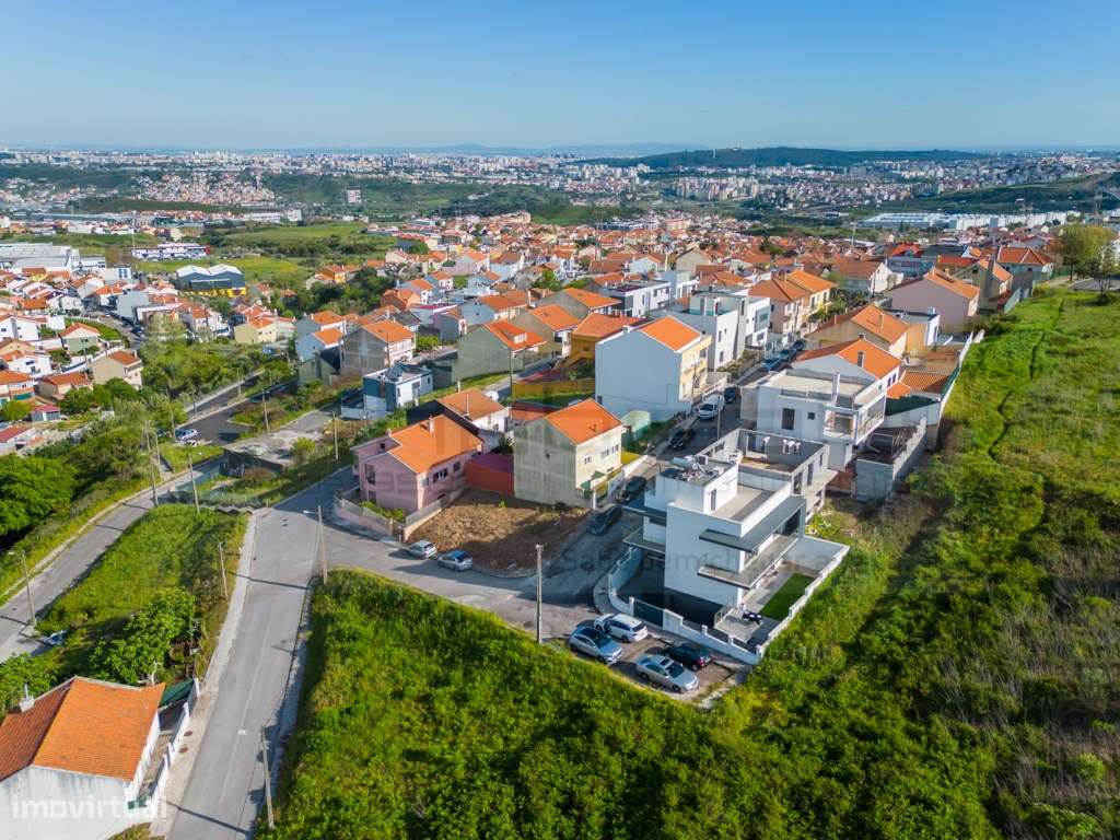 Moradia T4+1 moderna em Vale Grande, Odivelas-46