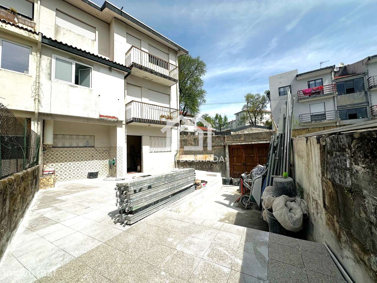 Moradia de 3 pisos em Campanhã, Porto: Espaço, conforto e localização-6