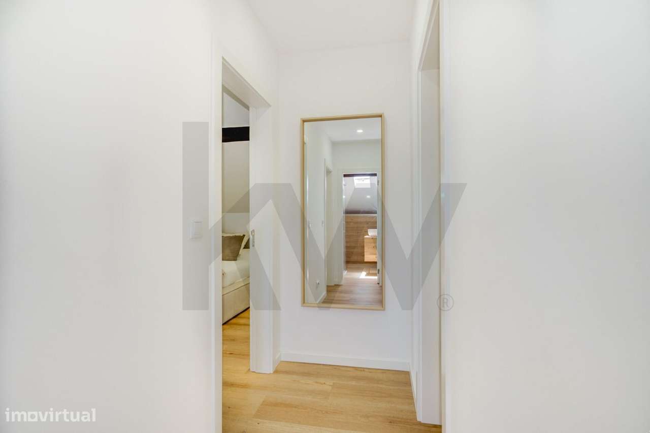Fabulosa Moradia T4 com Piscina e Espaço Exterior-23