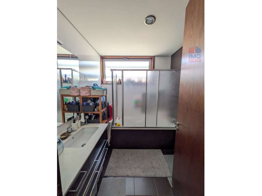 APARTAMENTO T2 COM 2 LUGARES DE GARAGEM-12