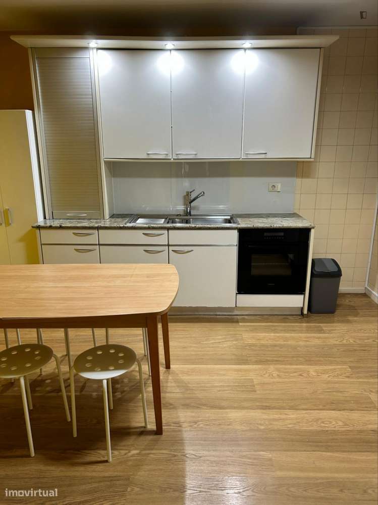 Quarto - localizado em Aveiro - Grande imagem: 5/9