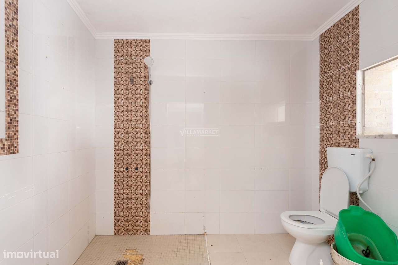 •	Moradia V5, a necessitar de obras - Grande imagem: 4/25