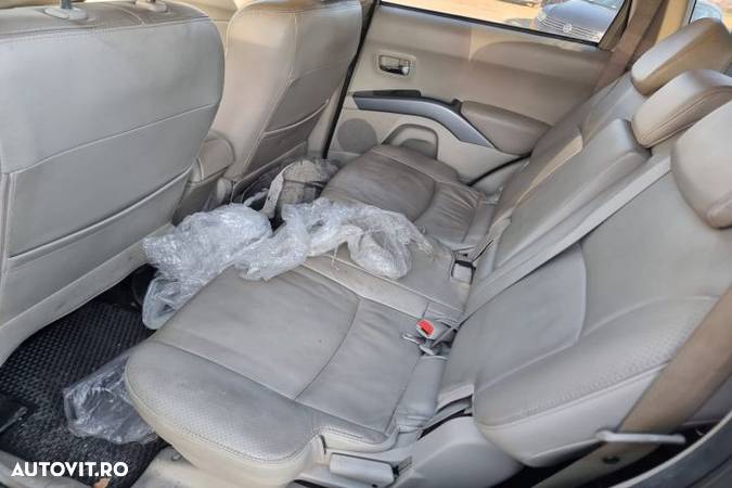 Plafon interior Mitsubishi Outlander 2  [din 2005 pana  2009] SUV 3.0 - 7