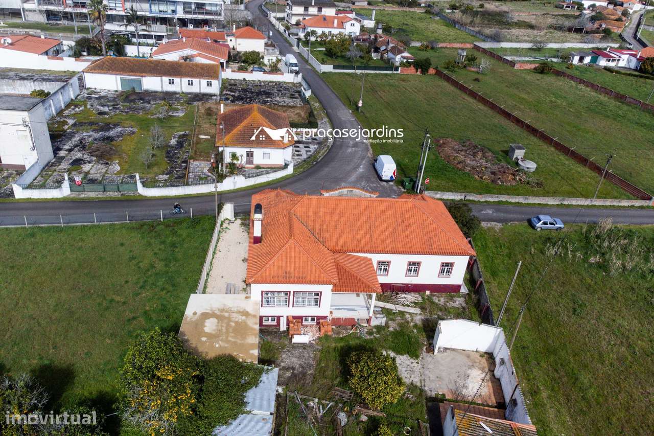 Moradia T3 com História, Conforto Moderno e Proximidade à Praia-25