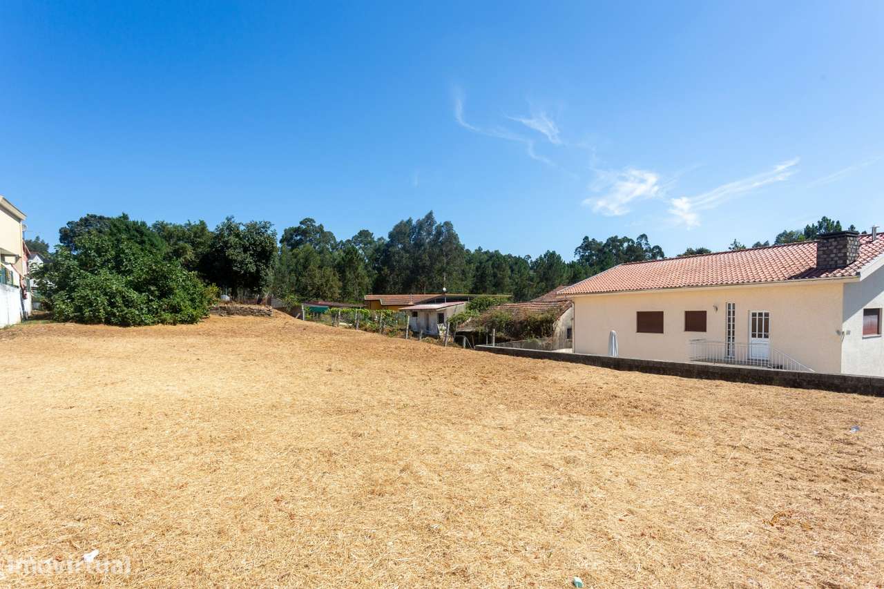 2 Moradias para restaurar, inseridas em um terreno de 2962m2, em Sandi-15