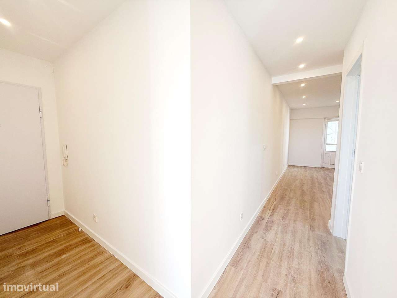 T2 em Santa Iria da Azóia c/ vista rio e arrecadação!-6