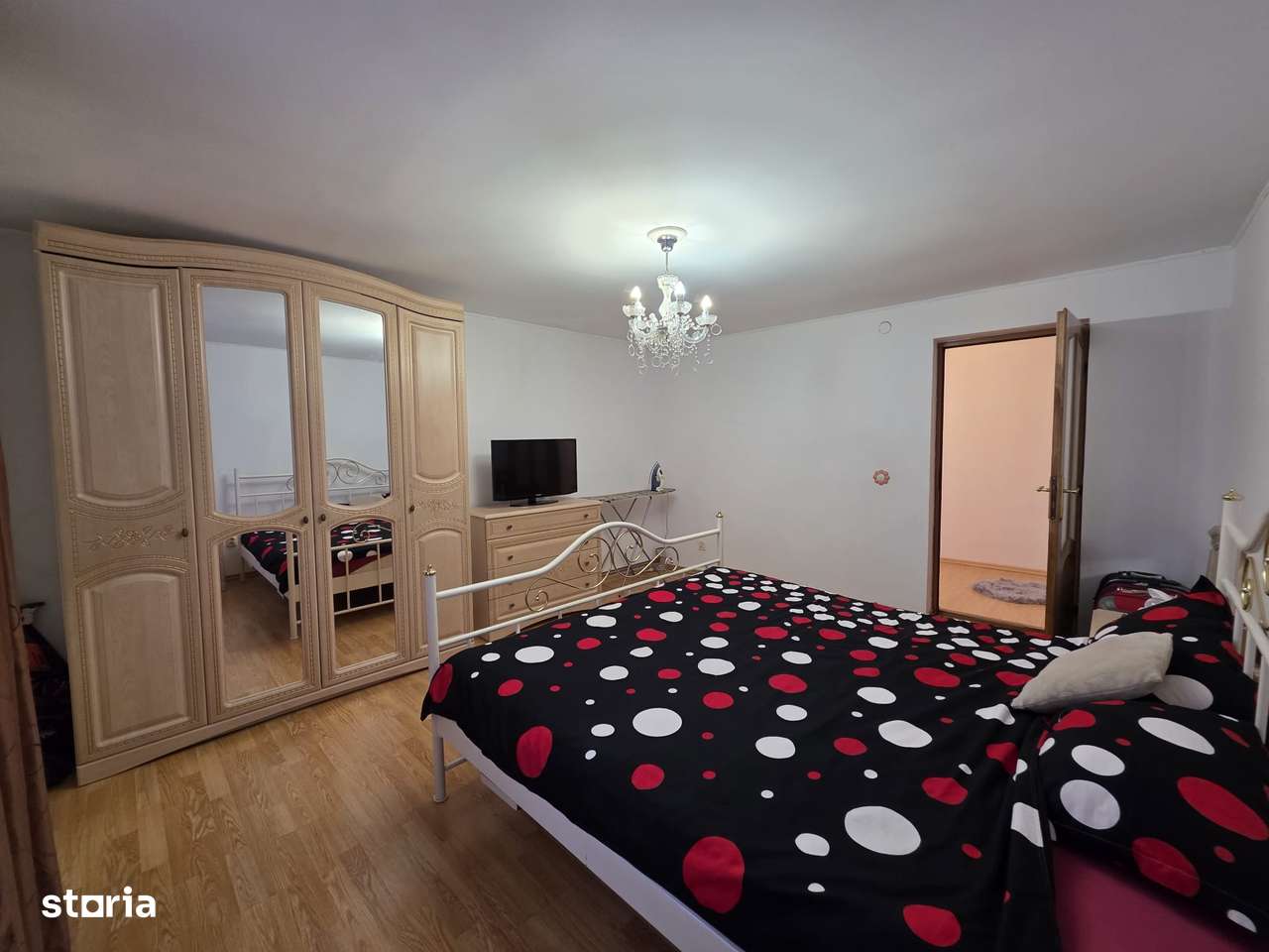 Casă spațioasă cu etaj, utilități complete și piscină – Simeria, HD-12