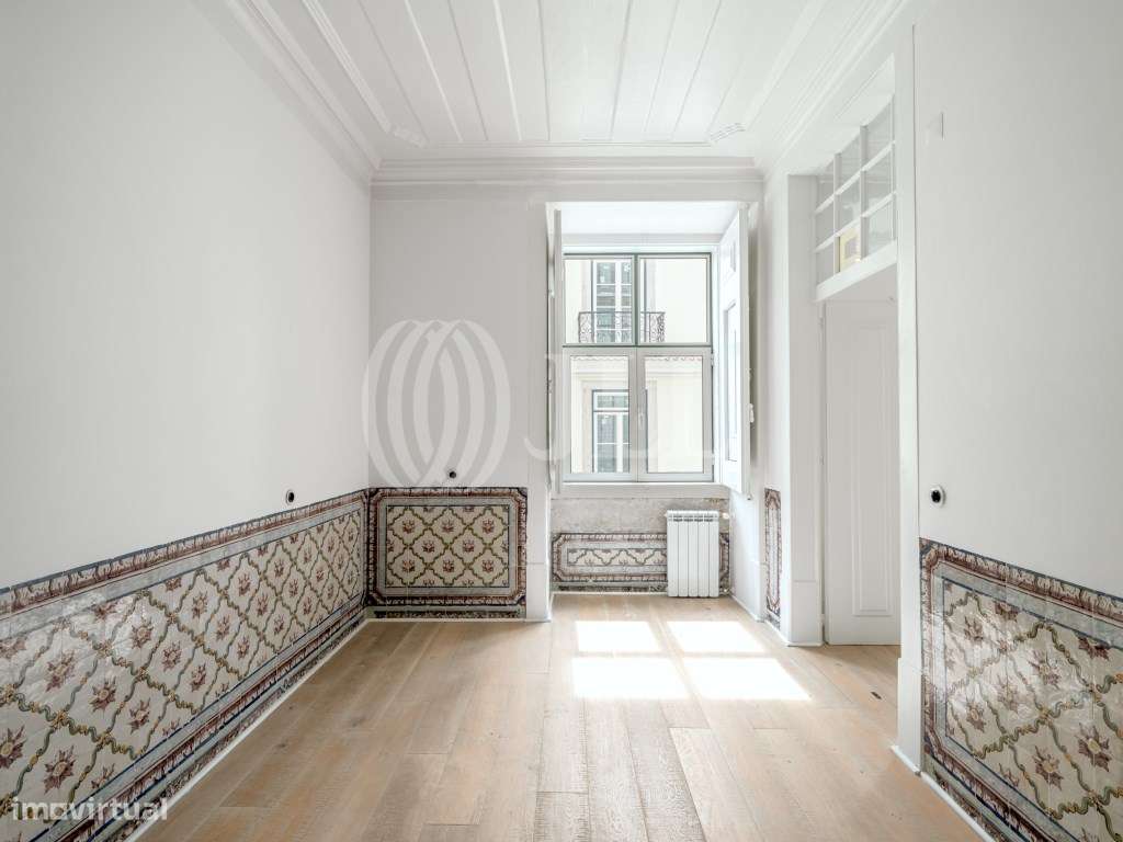Apartamento T2+2 , renovado, em Alfama, Lisboa-13