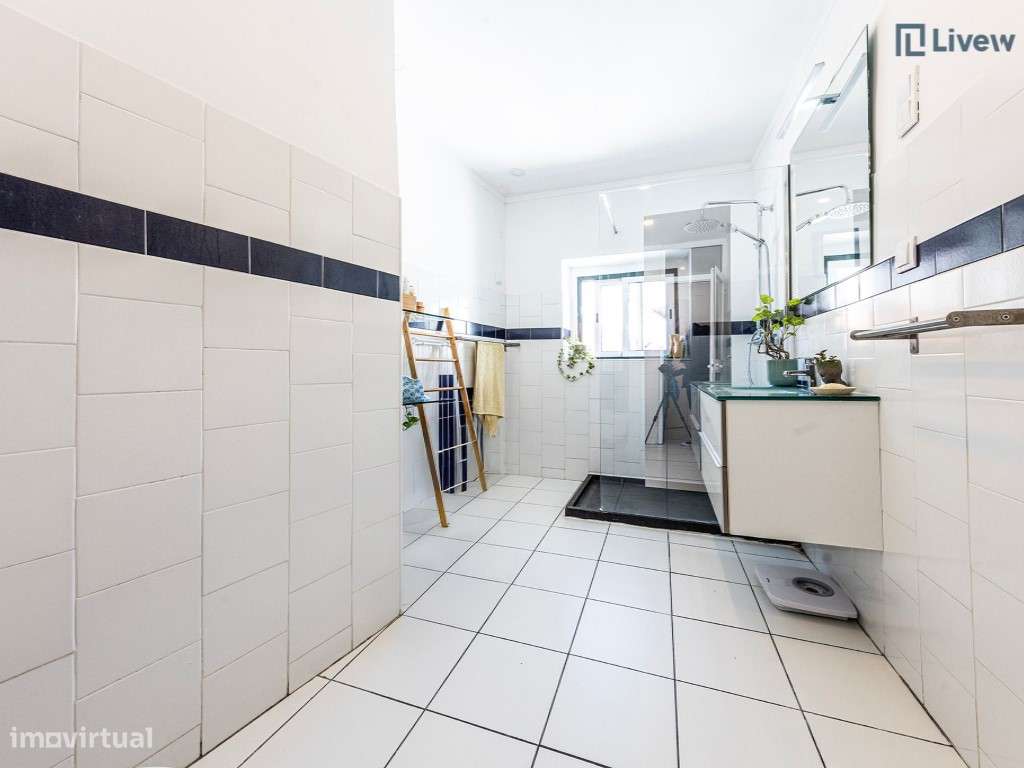 Apartamento T1 renovado e com ótima exposição solar-16