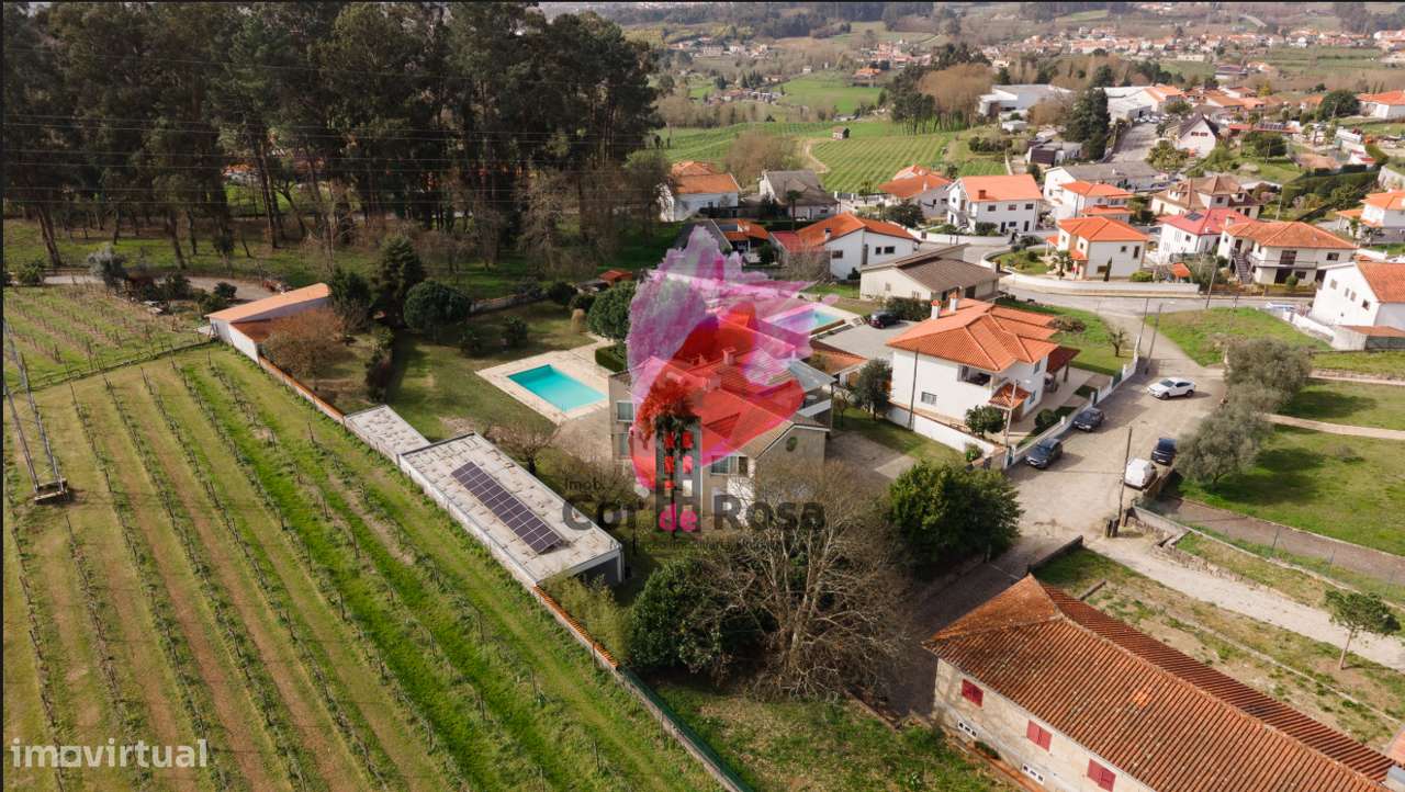 Casa Independente T4 + 2 com Piscina em Localização Privilegiada-24