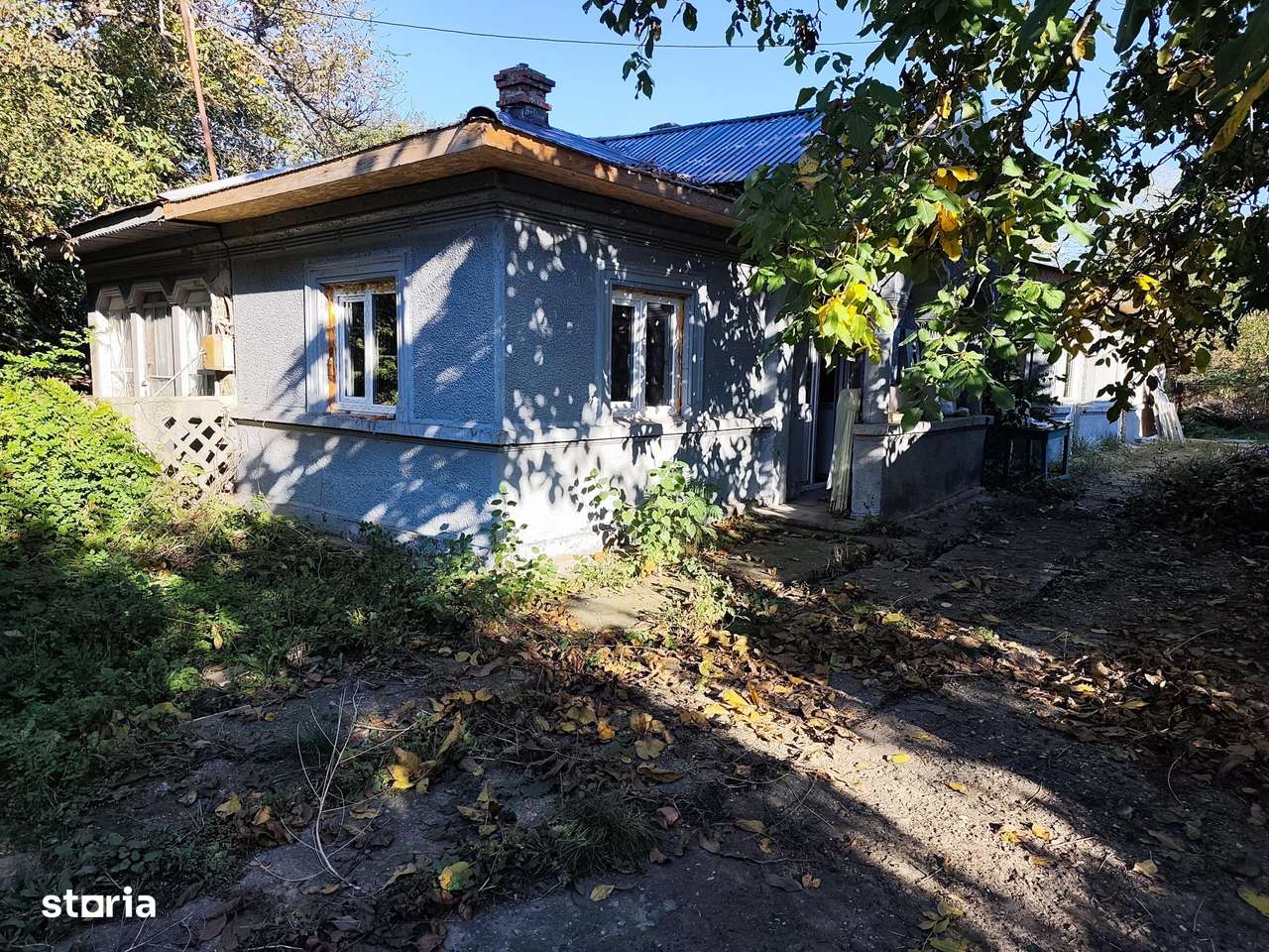 FARA COMISIOANE in Sabareni la drum asfaltat casa batrineasca  1000mp-0