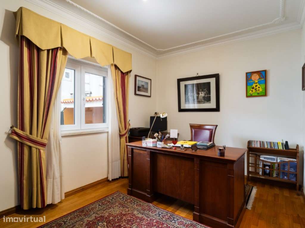 Moradia T4+1 localizada no bairro do 'Casal Novo'.-20