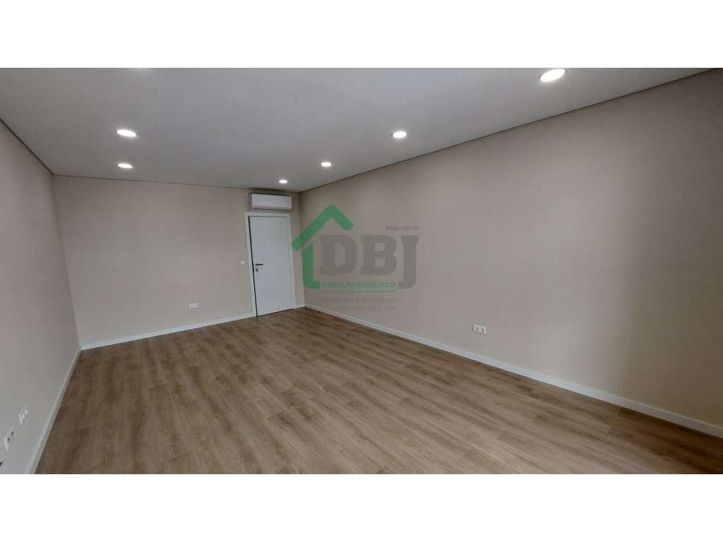 FABULOSO T2 DUPLEX NOVO - Boas áreas, 2 Suites!-10