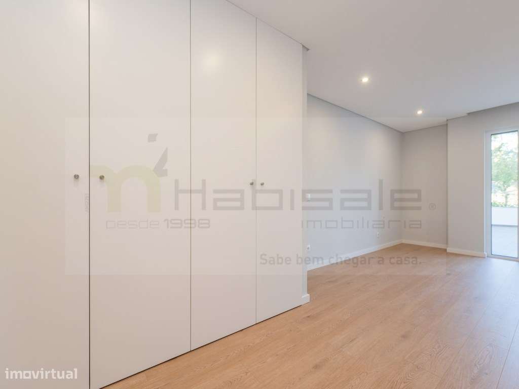 T2 Excelentes Acabamentos com Terraço e Box Perto da Praia de Carca...-11