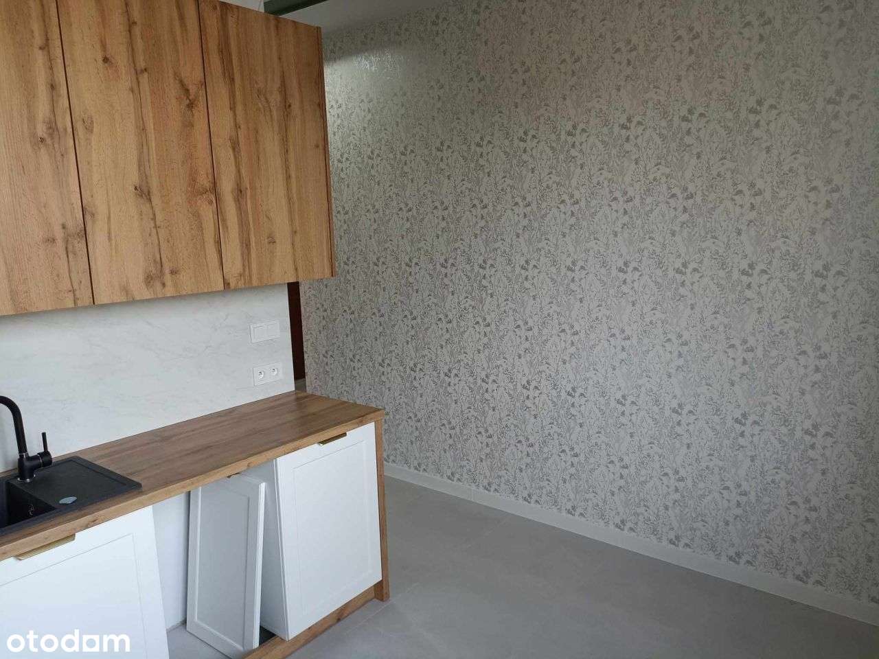 trzy pokoje, balkon, po generalnym remoncie, Aleja-1