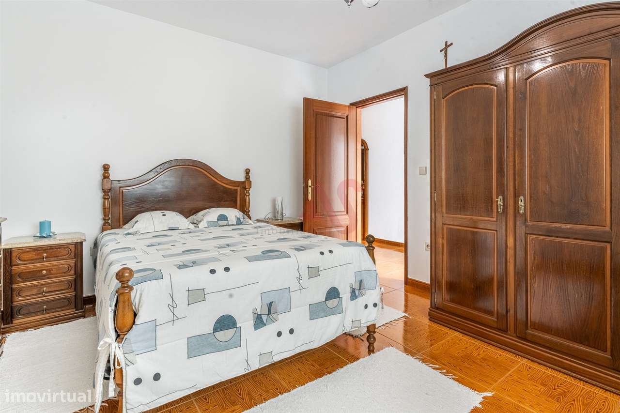 Moradia T3+3 com Duas Habitações Independentes – Excelente Oportunidad-6