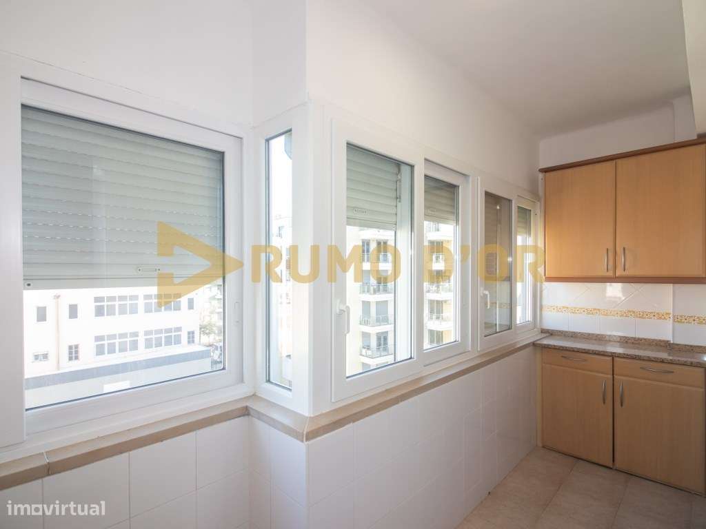 Apartamento T3 com Estacionamento Interno - Vila Franca de Xira-4